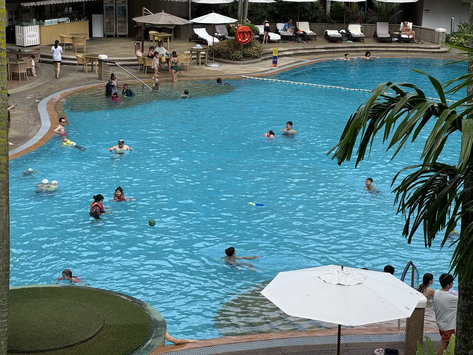 花园城市的日常：热带午后的休闲时光